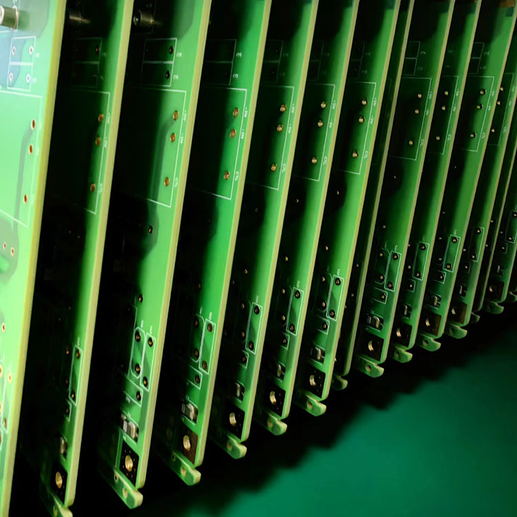 Hur levererar Rogers PCB högfrekvensprestanda i modern elektronik?